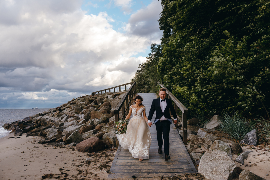 sesja ślubna nad morzem, plener ślubny nad bałtykiem, sesja zdjęciowa, para młoda, lmfoto