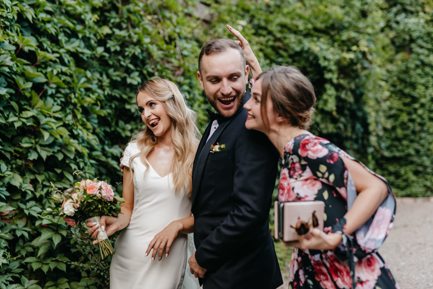 wesele w pałacu żeleńskich, pałac żeleńskich, wesele w plenerze, wesele pod chmurką, ślub plenerowy, ślub pod krakowem w plenerze, piękny rustykalny ślub, świetna zabawa na weselu, lmfoto