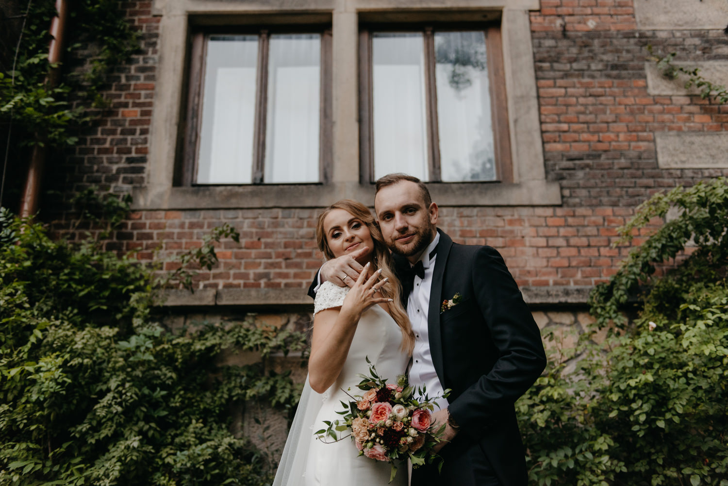 wesele w pałacu żeleńskich, pałac żeleńskich, wesele w plenerze, wesele pod chmurką, ślub plenerowy, ślub pod krakowem w plenerze, piękny rustykalny ślub, świetna zabawa na weselu, lmfoto