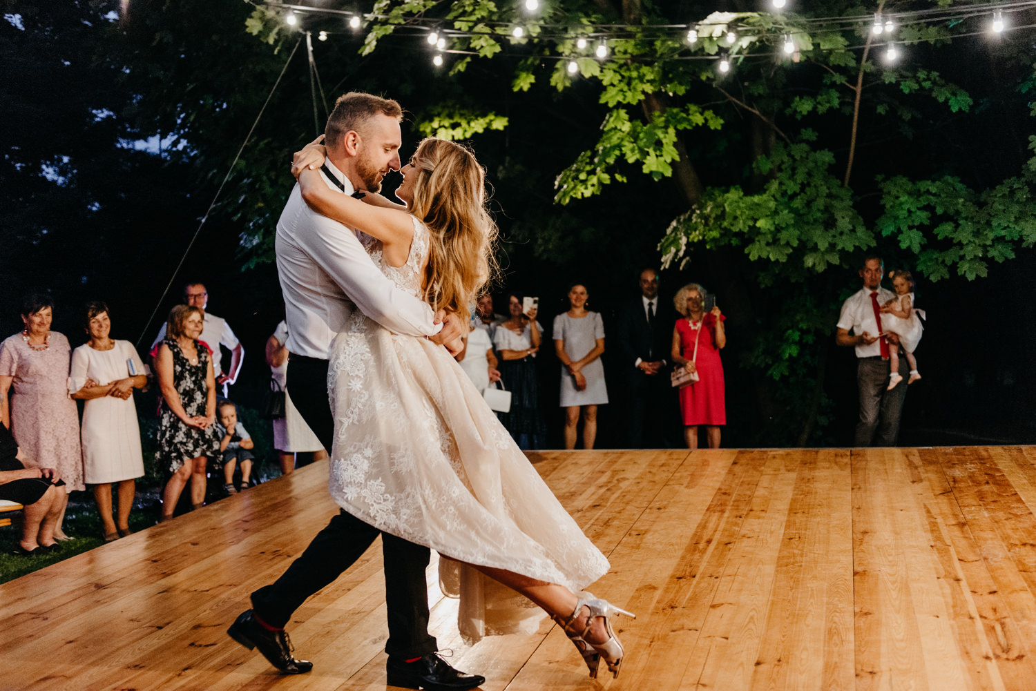 wesele w pałacu żeleńskich, pałac żeleńskich, wesele w plenerze, wesele pod chmurką, ślub plenerowy, ślub pod krakowem w plenerze, piękny rustykalny ślub, świetna zabawa na weselu, lmfoto