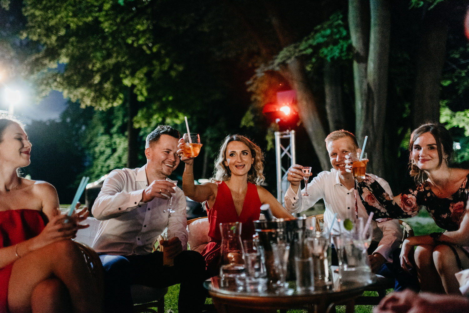 wesele w pałacu żeleńskich, pałac żeleńskich, wesele w plenerze, wesele pod chmurką, ślub plenerowy, ślub pod krakowem w plenerze, piękny rustykalny ślub, świetna zabawa na weselu, lmfoto