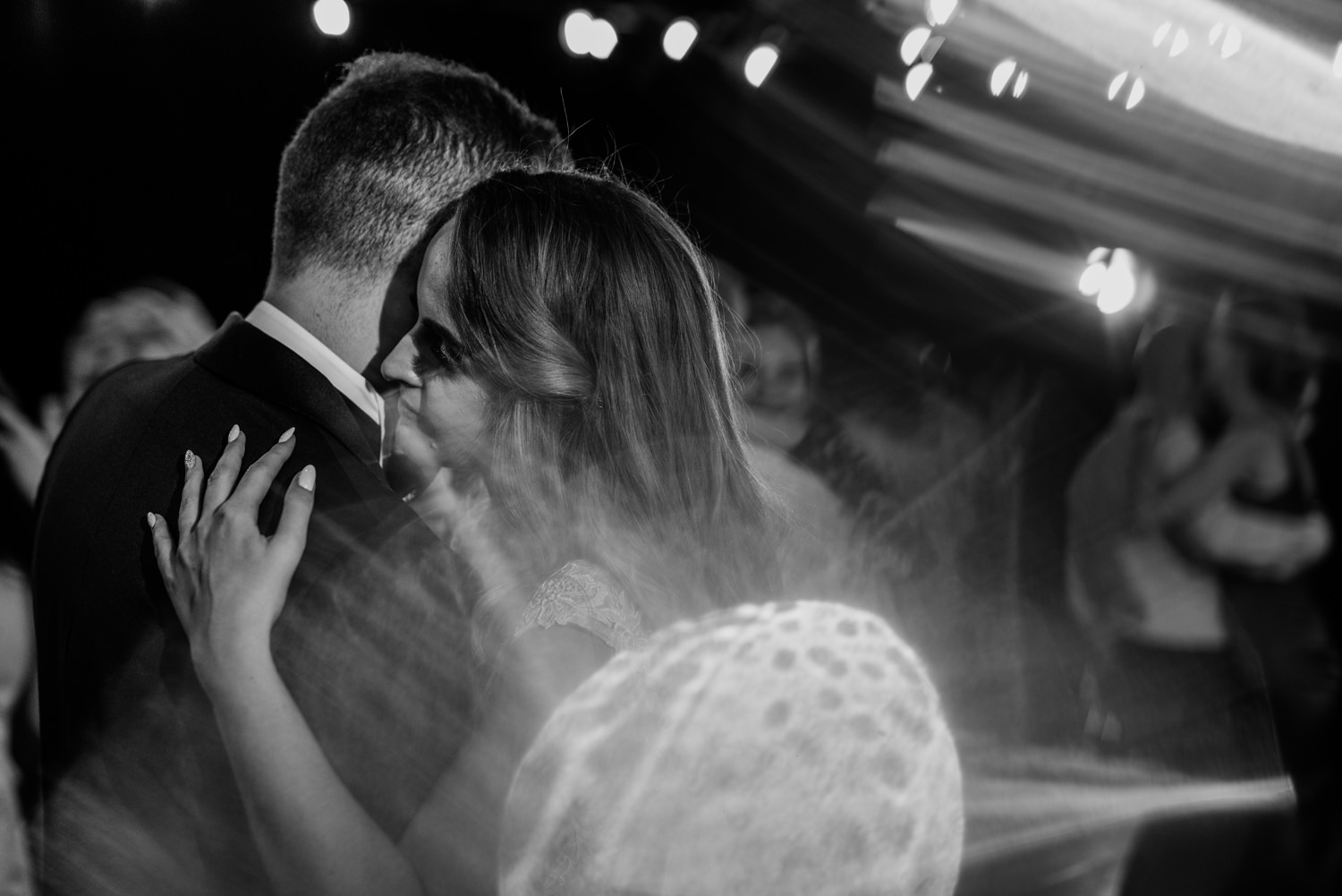 wesele w pałacu żeleńskich, pałac żeleńskich, wesele w plenerze, wesele pod chmurką, ślub plenerowy, ślub pod krakowem w plenerze, piękny rustykalny ślub, świetna zabawa na weselu, lmfoto