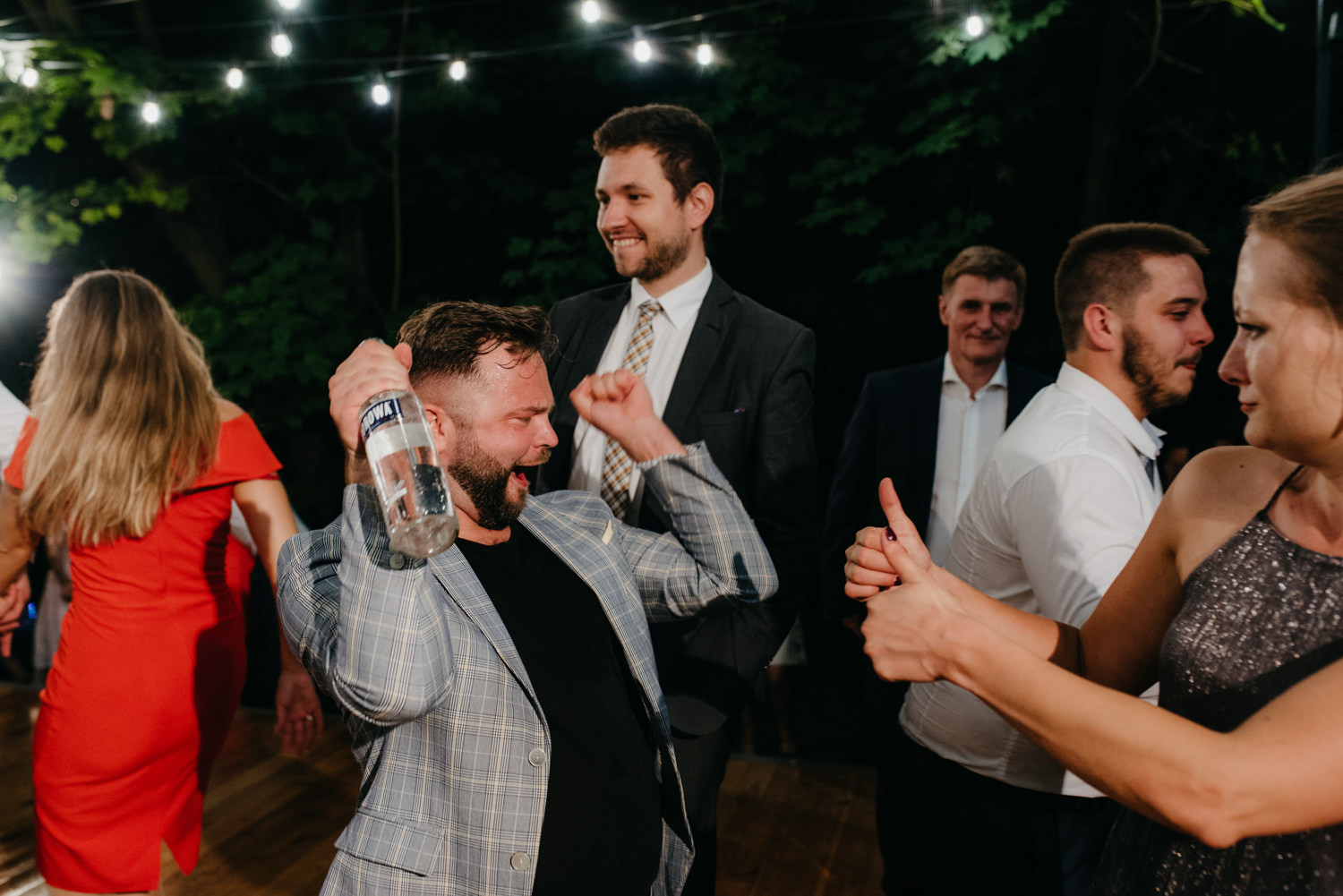 wesele w pałacu żeleńskich, pałac żeleńskich, wesele w plenerze, wesele pod chmurką, ślub plenerowy, ślub pod krakowem w plenerze, piękny rustykalny ślub, świetna zabawa na weselu, lmfoto