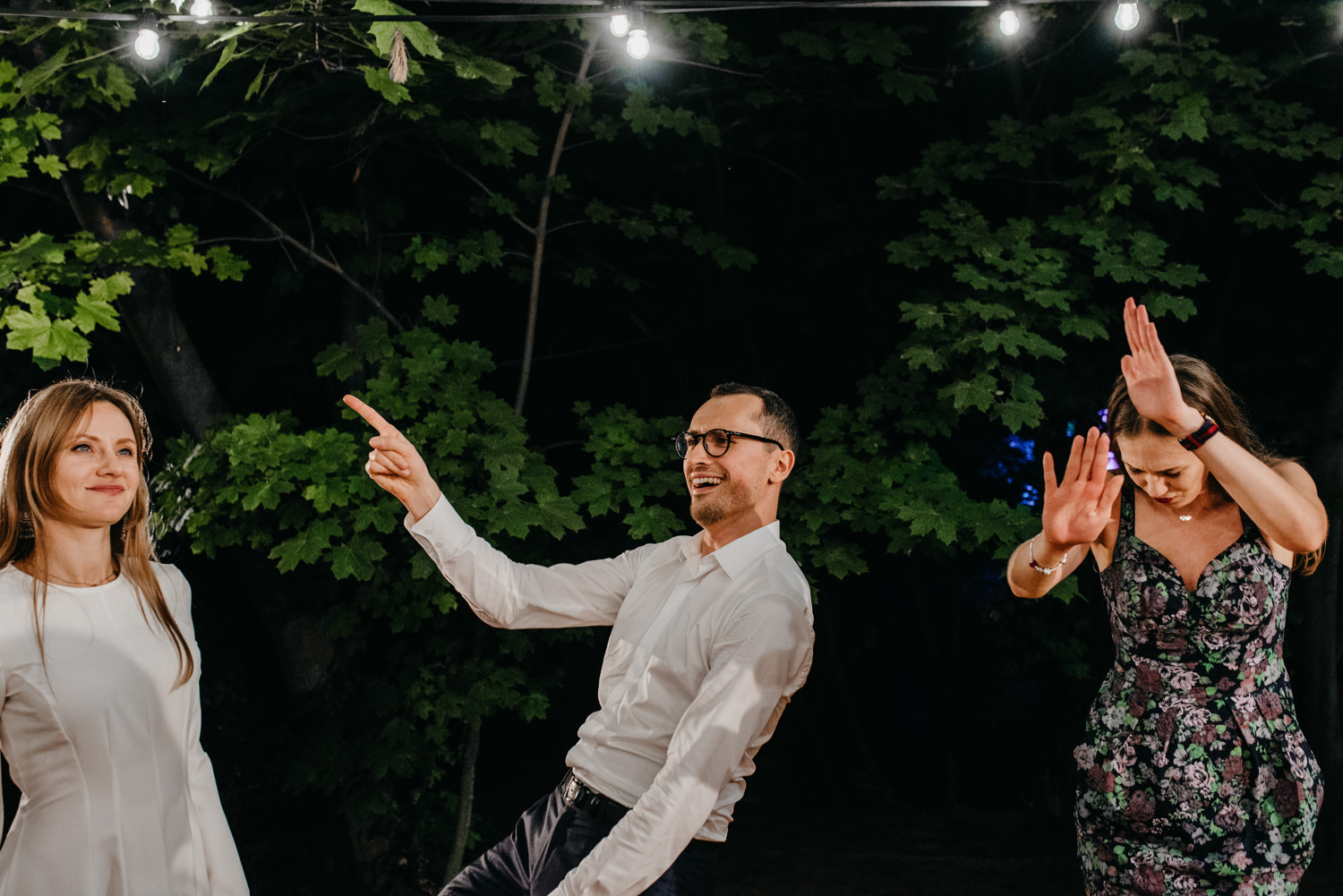 wesele w pałacu żeleńskich, pałac żeleńskich, wesele w plenerze, wesele pod chmurką, ślub plenerowy, ślub pod krakowem w plenerze, piękny rustykalny ślub, świetna zabawa na weselu, lmfoto