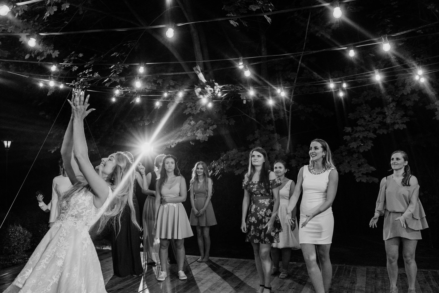 wesele w pałacu żeleńskich, pałac żeleńskich, wesele w plenerze, wesele pod chmurką, ślub plenerowy, ślub pod krakowem w plenerze, piękny rustykalny ślub, świetna zabawa na weselu, lmfoto