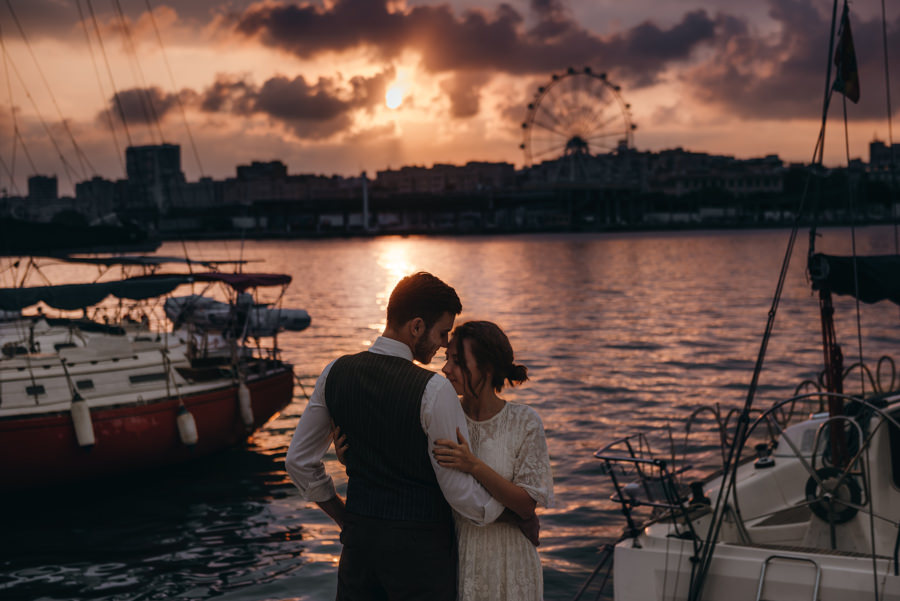 sesja ślubna w hiszpanii, zagraniczny plener ślubny, lmfoto, plener w Maladze, malaga sesja ślubna, plenerowa sesja za granicą, plener ślubny w Hiszpanii, suknia ślubna, panna młoda, sesja na plaży Malaguetta, sesja w porcie, sesja nad morzem