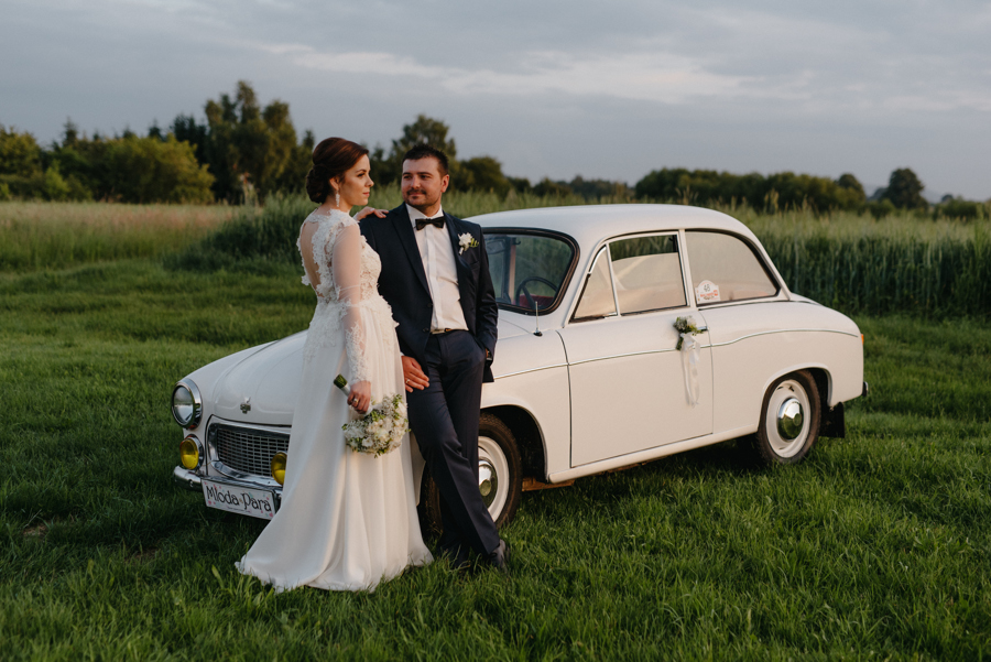 biała syrena auto, samochód do ślubu, polski klasyk, 