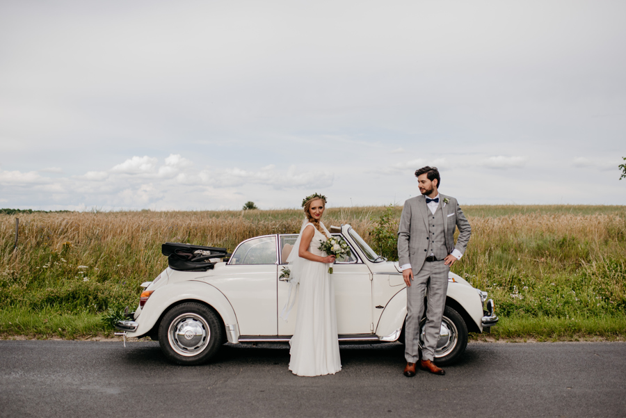 auto do ślubu, biały volkswagen garbus