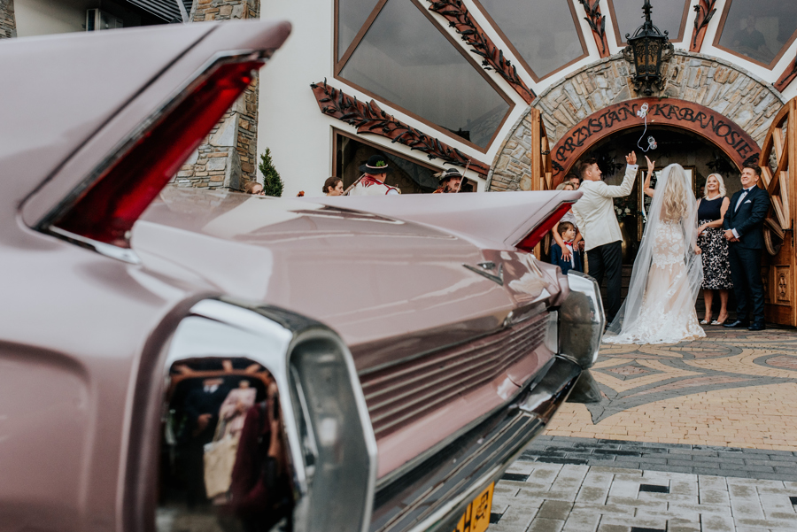 rózowy cadillac, auto do slubu