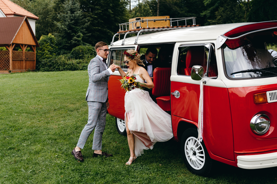 auto do ślubu, bus do ślubu, oryginalne wesele, volskwagen t2, ogórek