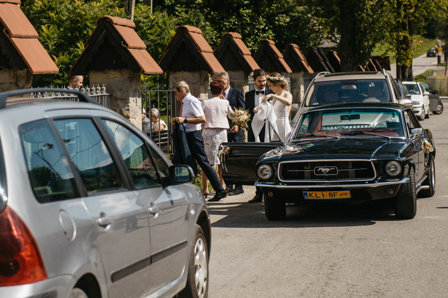 czarny ford mustang, auto do ślubu, wesele z pomysłem, oryginalne auto na slub