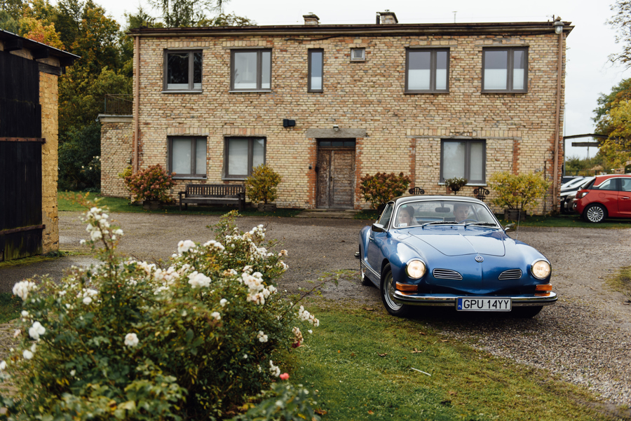 stylowy volkswagen, niebieskie auto, samochód do ślubu, retro volkswagen