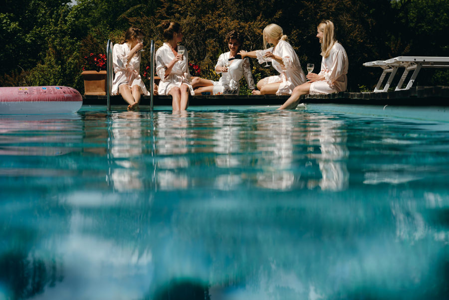 druhny, druhenki, szampan nad basenem, toast, wesele w toskanii, 