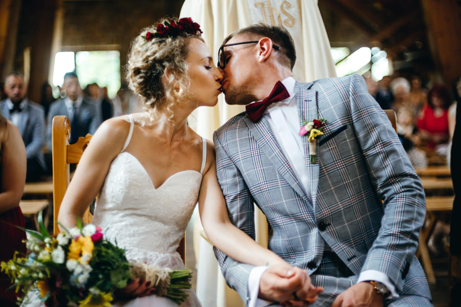 stodoła w kąśnej, rustykalne wesele, wesele w stodole, dekoracje ślubne