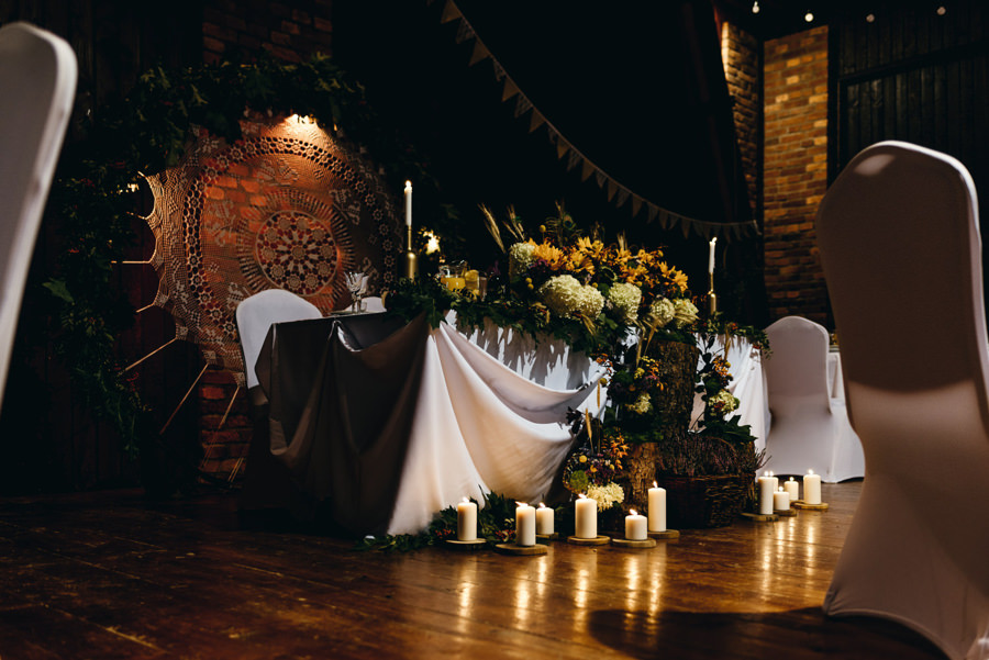 stodoła w kąśnej, rustykalne wesele, wesele w stodole, dekoracje ślubne