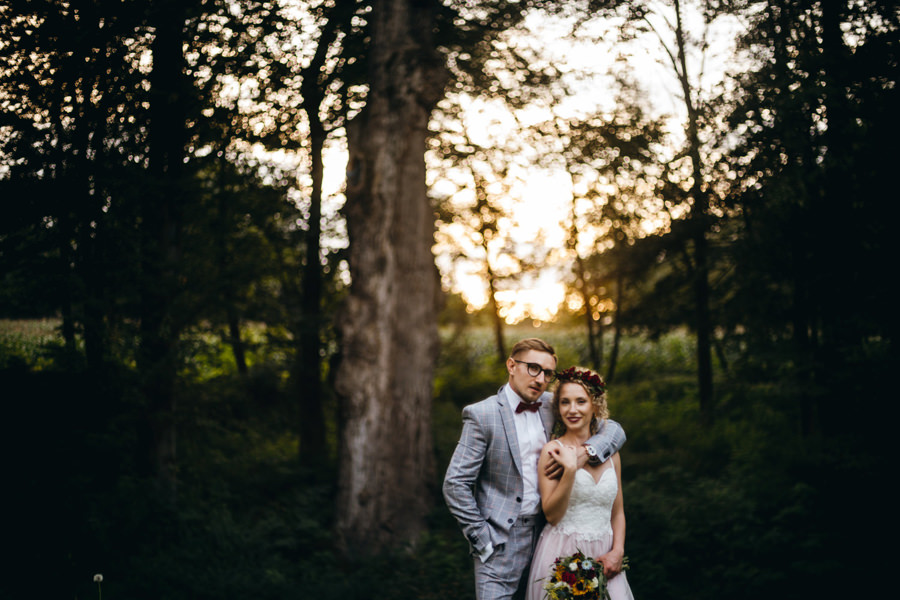 sesja ślubna podczas wesela, złota godzina, portret pary młodej