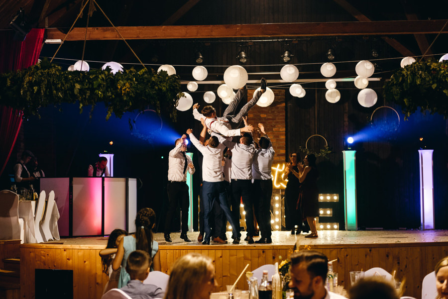 stodoła w kąśnej, rustykalne wesele, wesele w stodole,