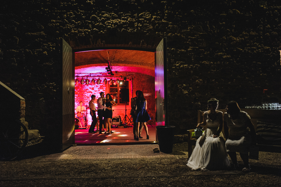 wieczor sala mrok taniec zabawa