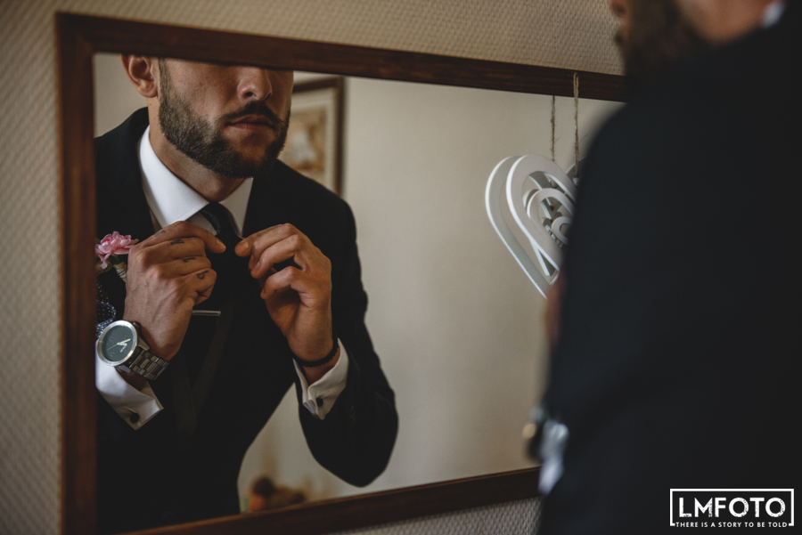 muszka ubranie garnitur lustro