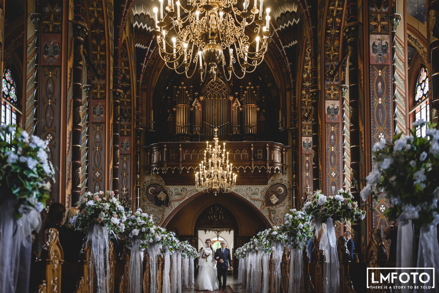 tata wejscie do kosciola wnetrze