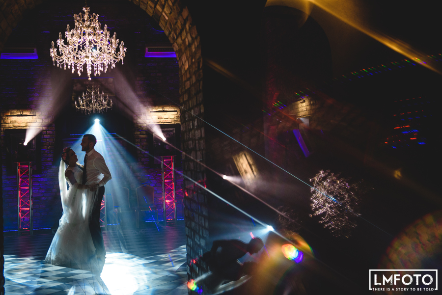 odbicie zyrandol kolory ledy swiatlo