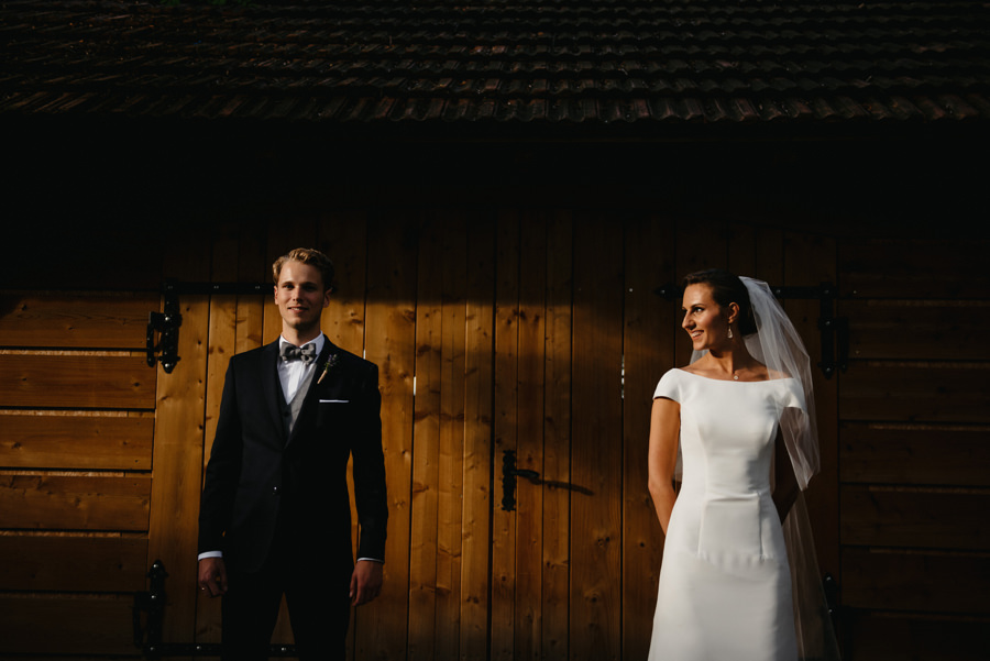 sesja plenerowa deski drzwi para mloda