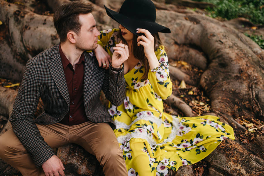 sukienka żółta marynarka kapelusz para młoda