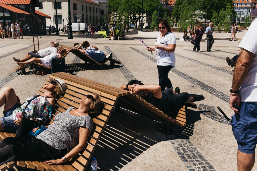 odpoczynek lezaki nabrzeze