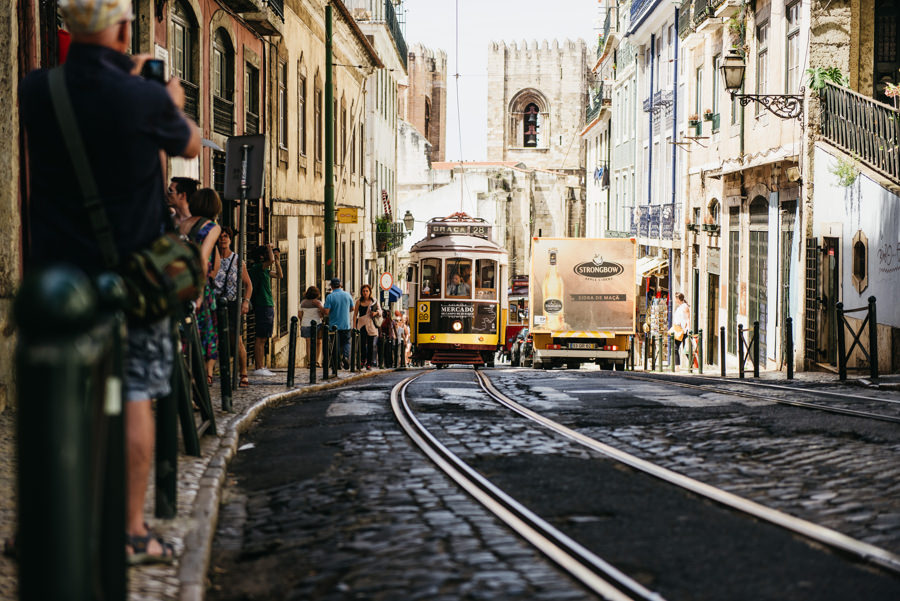 tramwaj szyny lizbona ulica