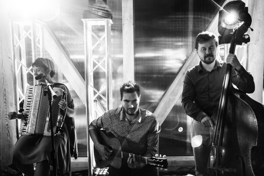 stodoła wszystkich świętych wesele, impreza, tańce na parkiecie, warszawska orkiestra sentymentalna