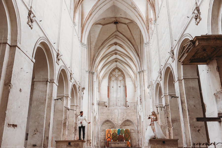opactwo cystersów, sesja ślubna, sesja plenerowa, plener ślubny, lmfoto