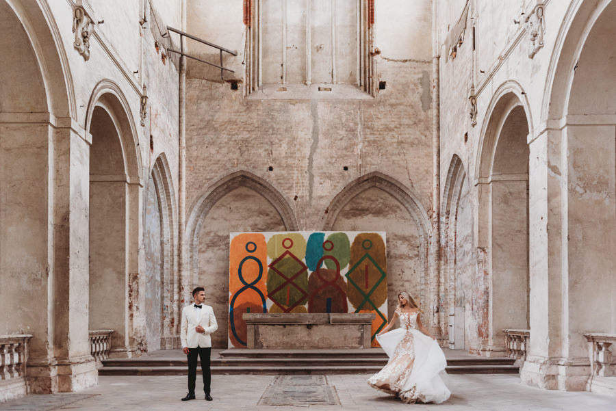 opactwo cystersów, sesja ślubna, sesja plenerowa, plener ślubny, lmfoto