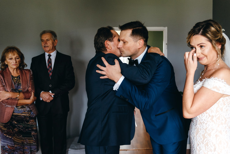 błogosławieństwo rodziców, emocje, wzruszenie, ślub, życzenia