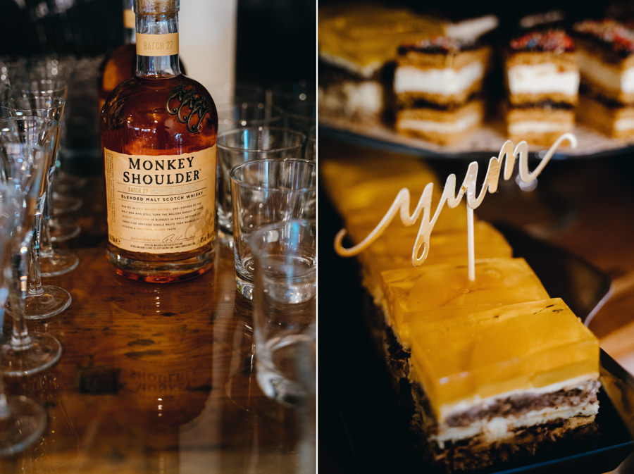 dwór kociołek , rustykalne wnętrze, ściana z cegły, eleganckie drewniane krzesła, piękne miejsce na wesele, słodki kącik, kącik z alkoholem