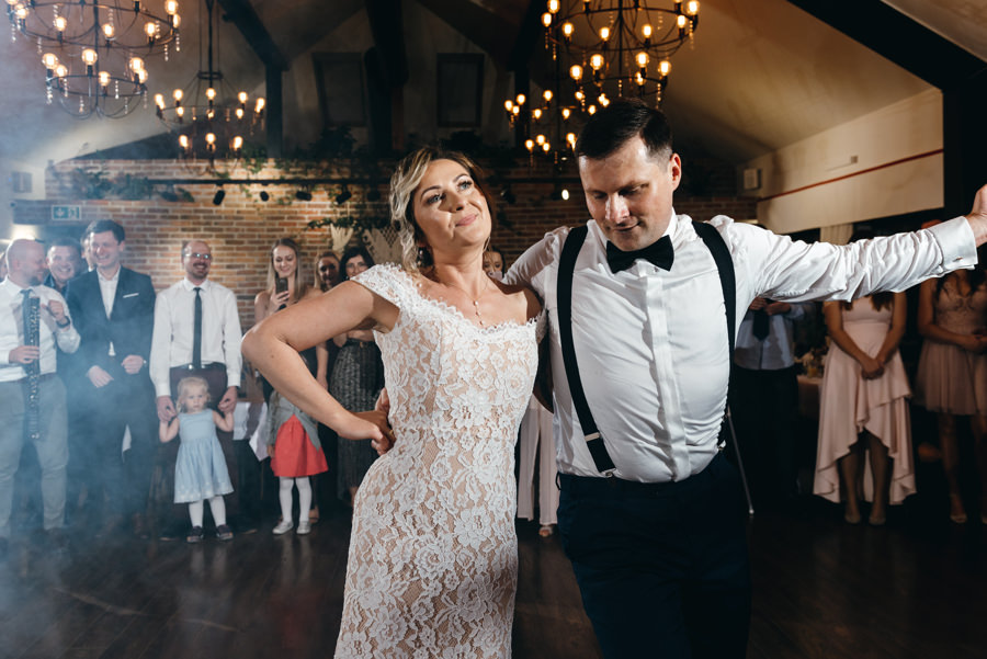 pierwszy taniec pary młodej, dwór kociołek wesele, salsa jako pierwszy taniec,