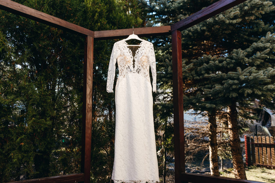 panna młoda przygotowuje się do ślubu, fotografia ślubna Bochnia, suknia ślubna