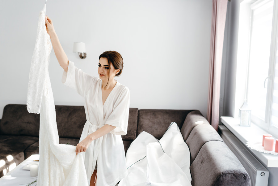 panna młoda przygotowuje się do ślubu, fotografia ślubna Bochnia, 