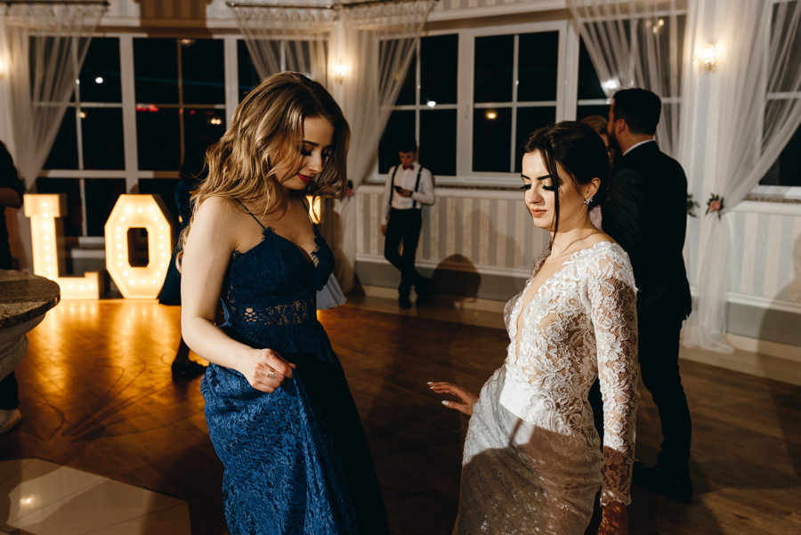 Hotel Panorama Garden wesele, tańce, energia na parkiecie, goście się bawią, fotograf Bochnia