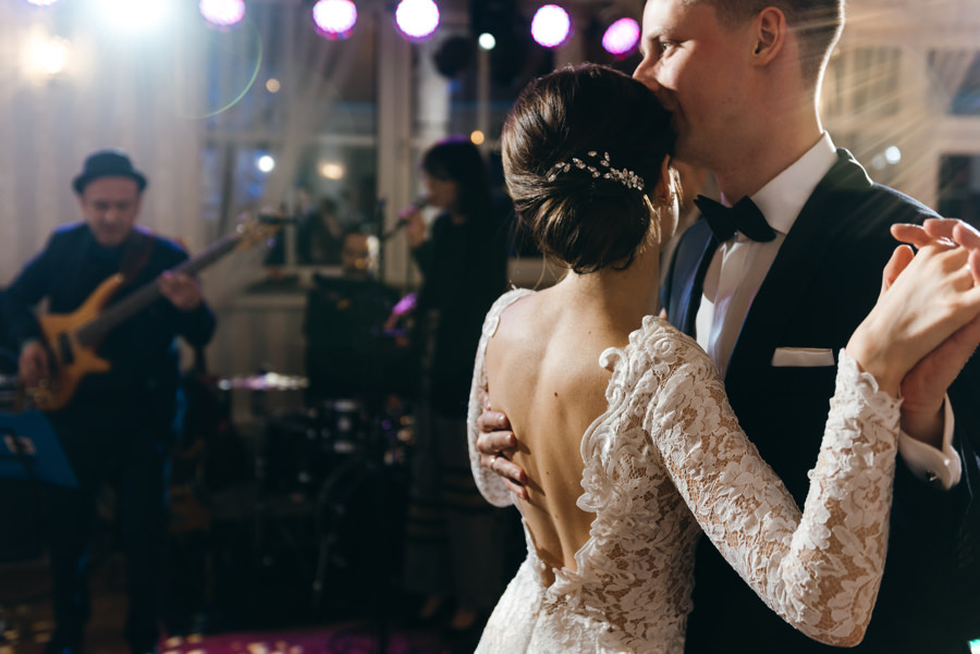Hotel Panorama Garden wesele, tańce, energia na parkiecie, goście się bawią, fotograf Bochnia