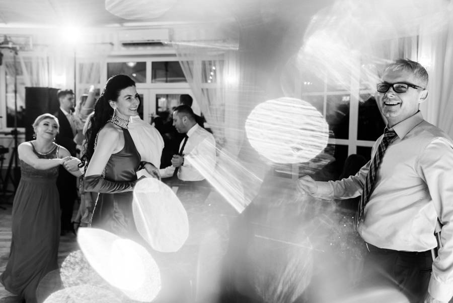 Hotel Panorama Garden wesele, tańce, energia na parkiecie, goście się bawią, fotograf Bochnia