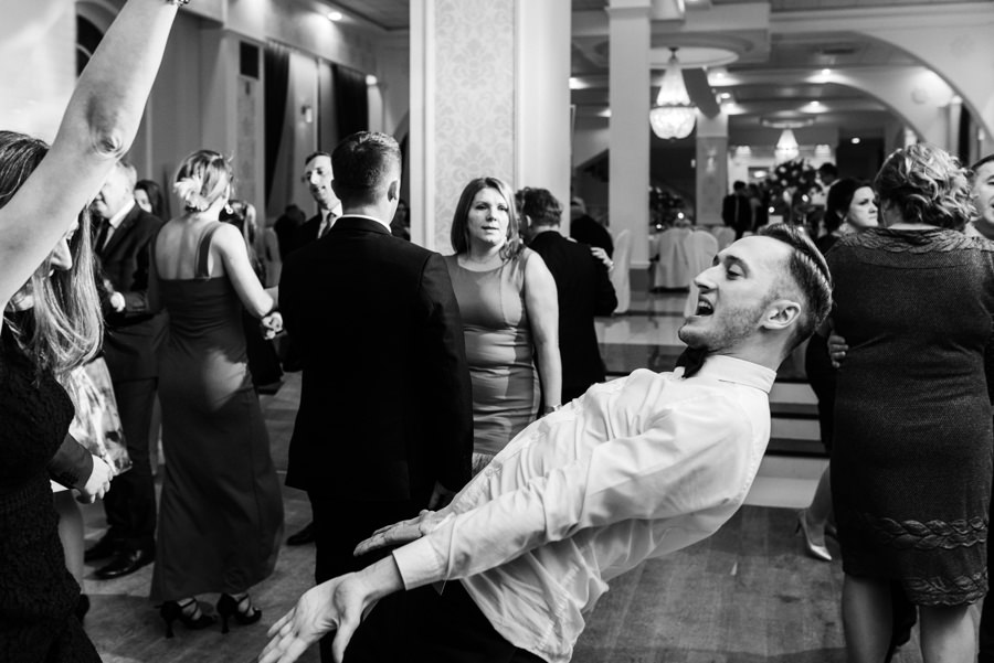 Hotel Panorama Garden wesele, tańce, energia na parkiecie, goście się bawią, fotograf Bochnia