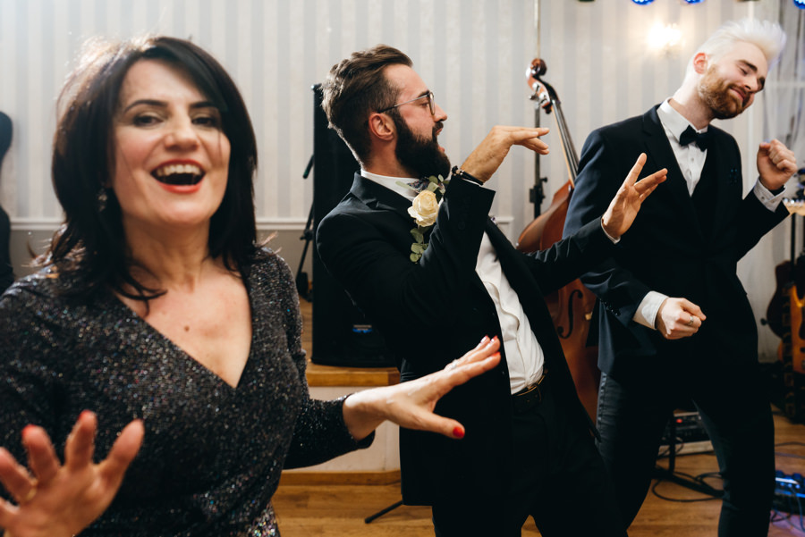 Hotel Panorama Garden wesele, tańce, energia na parkiecie, goście się bawią, fotograf Bochnia