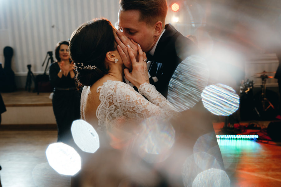 Hotel Panorama Garden wesele, tańce, energia na parkiecie, goście się bawią, fotograf Bochnia