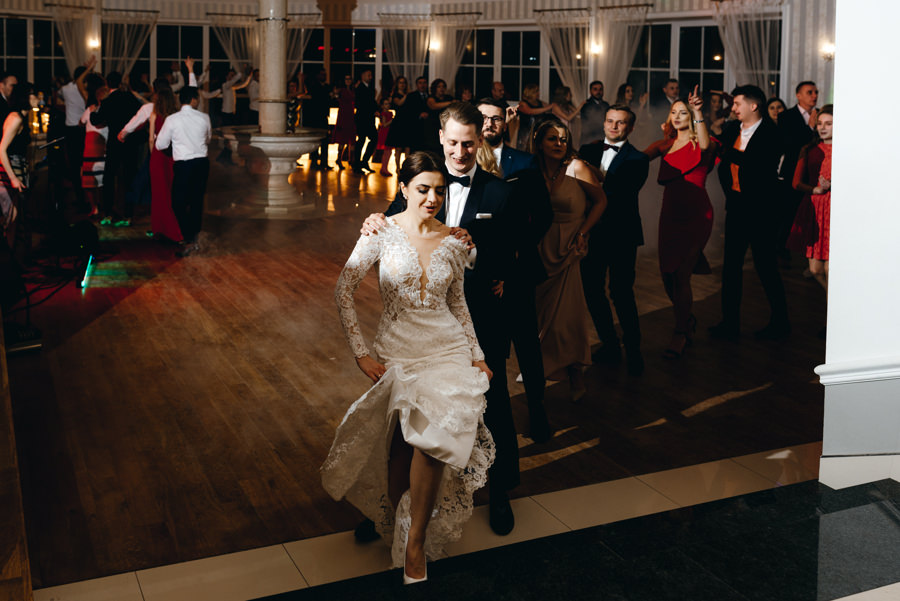 Hotel Panorama Garden wesele, tańce, energia na parkiecie, goście się bawią, fotograf Bochnia