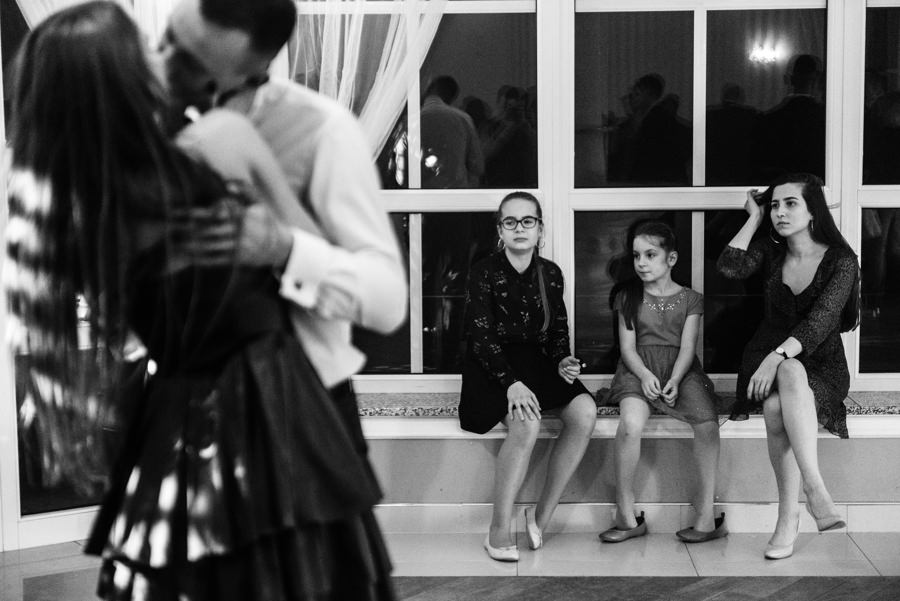 Hotel Panorama Garden wesele, tańce, energia na parkiecie, goście się bawią, fotograf Bochnia