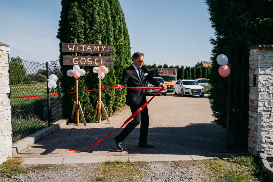 folwark zalesie, sesja ślubna, reportaż ślubny, sukienka, panna młoda, pan młody, wesele z pięknym widokiem