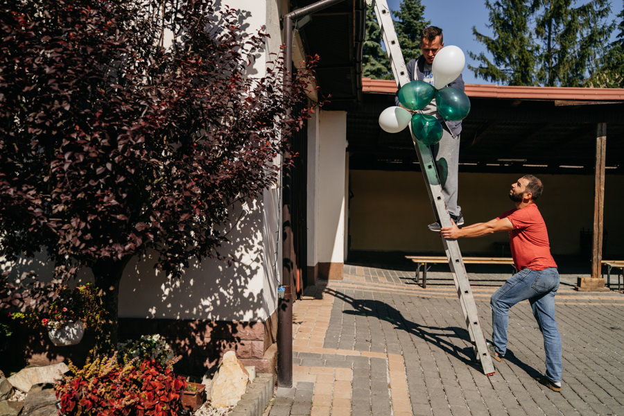 folwark zalesie, sesja ślubna, reportaż ślubny, sukienka, panna młoda, pan młody, wesele z pięknym widokiem