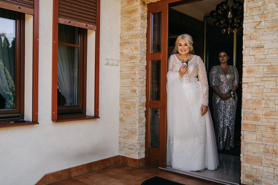 folwark zalesie, sesja ślubna, reportaż ślubny, sukienka, panna młoda, pan młody, wesele z pięknym widokiem