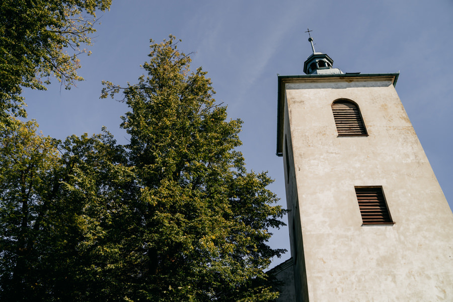 folwark zalesie, sesja ślubna, reportaż ślubny, sukienka, panna młoda, pan młody, wesele z pięknym widokiem