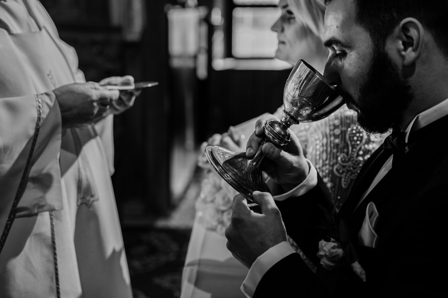 folwark zalesie, sesja ślubna, reportaż ślubny, sukienka, panna młoda, pan młody, wesele z pięknym widokiem